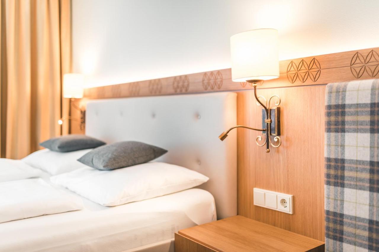 Das Salvator Iris Porsche Landhotel Friesach  Exterior foto
